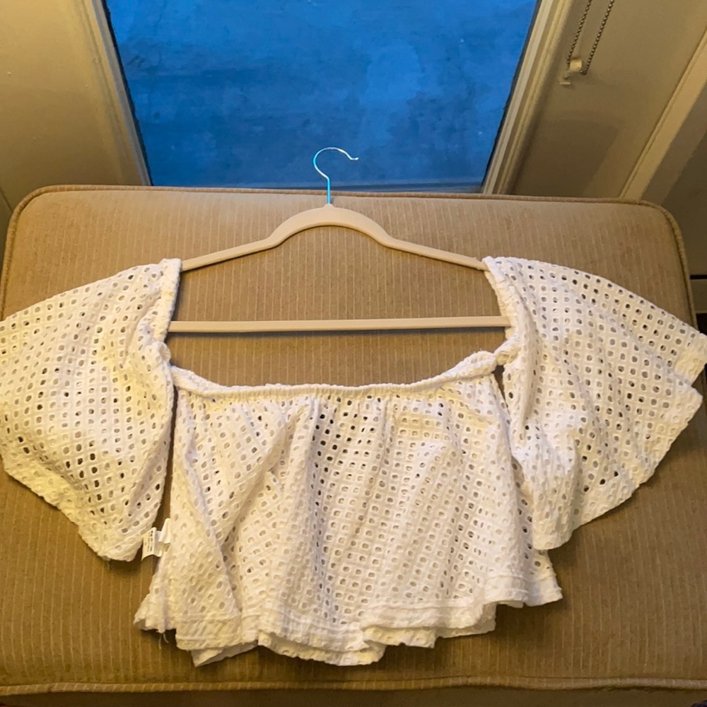 Off the shoulder crop